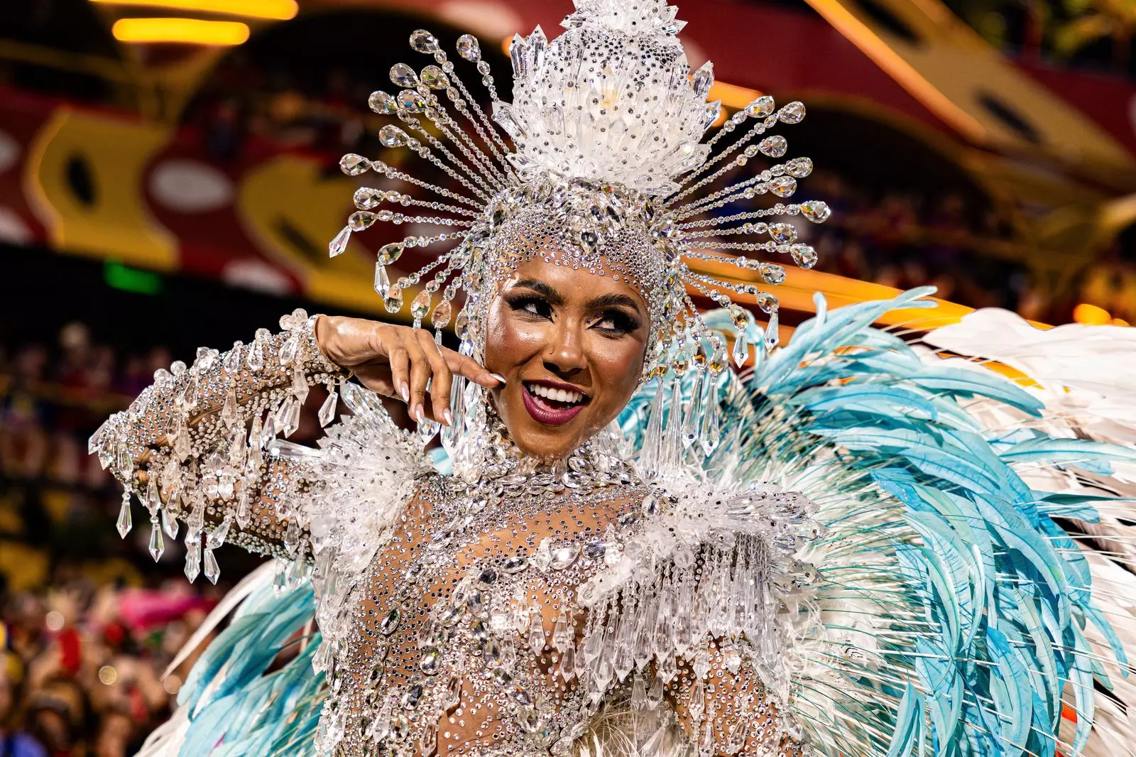 Mayara Lima lota mais de 15 turmas em tour de workshops de samba no pé na Europa
